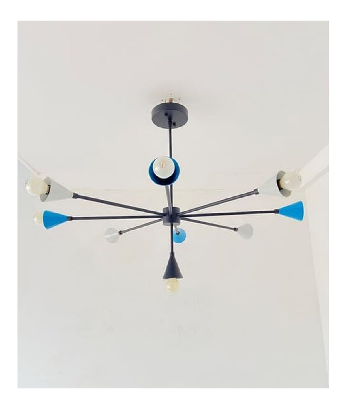 Suspension Ambre et Rouge au style moderne avec conception fonctionnelle