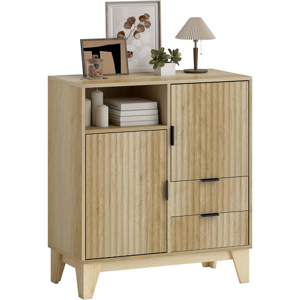 Buffet en bois naturel avec deux portes cannelées, deux tiroirs, niche ouverte et étagère réglable